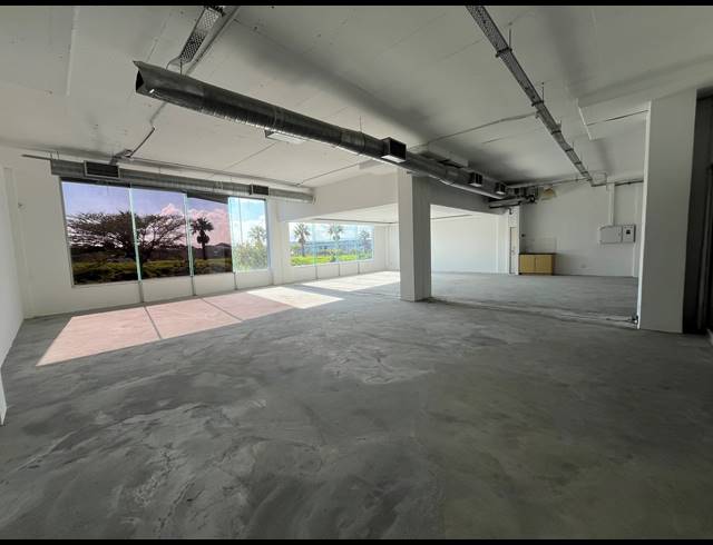 175M² BUSINESS TO LET IN PAARDEN EILAND